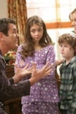Movie poster: Modern Family Season 1 Episode 10